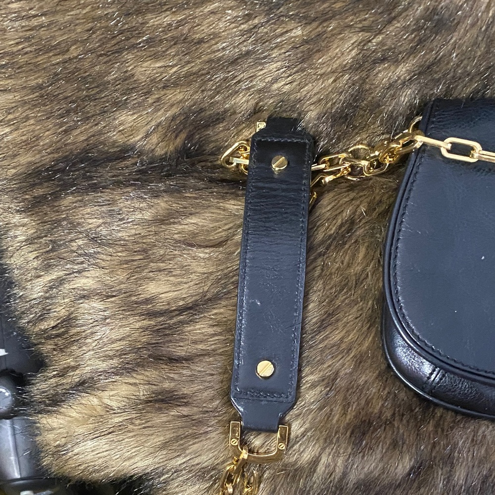 Tory Burch Black and Gold Shoulder Bag - Picture 2 of 5